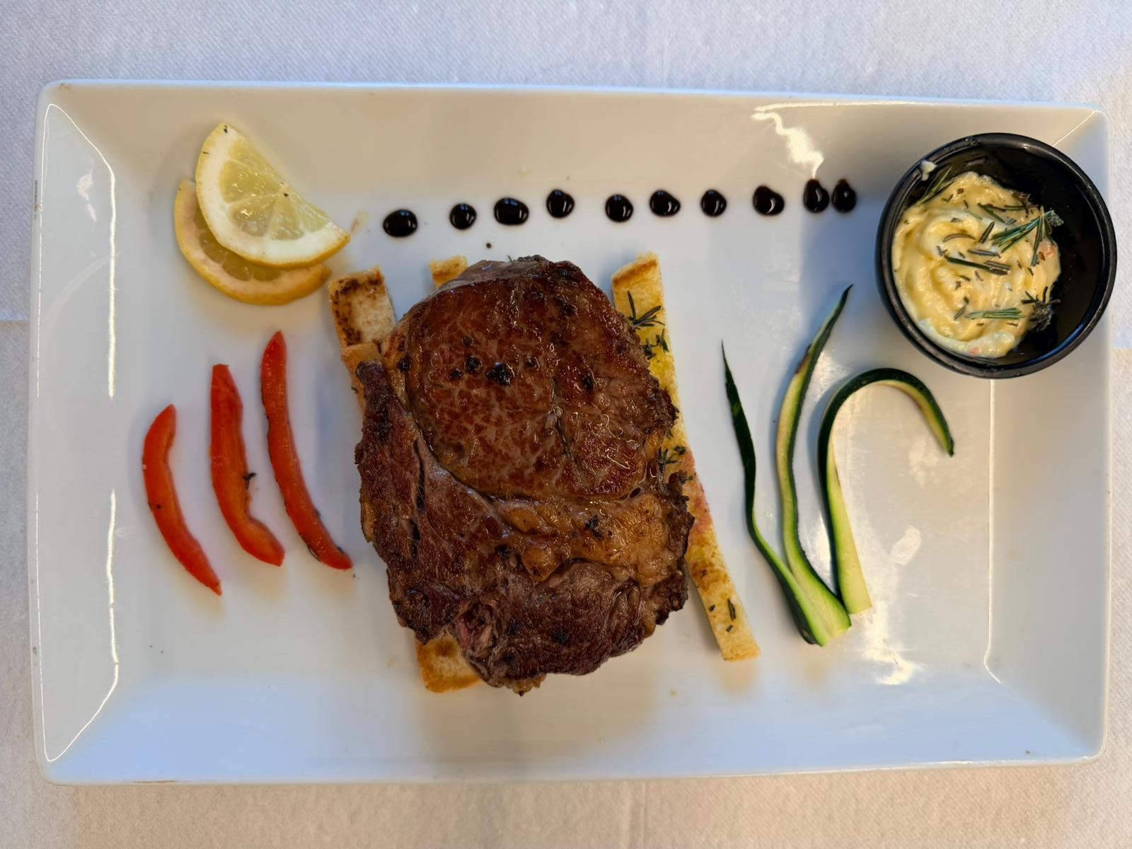 Taglio selezionato di carne alla brace